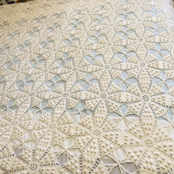 Antique Vintage Crochet Bed Spread Coverlet Tablecloth Ecru 92 x 80" - Picture 7 of 9